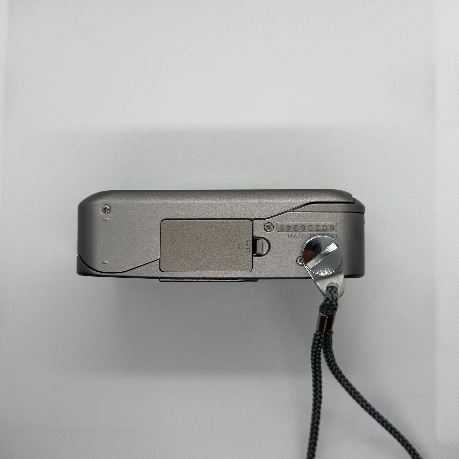 Fujifilm Cardia Mini Tiara, bottom
