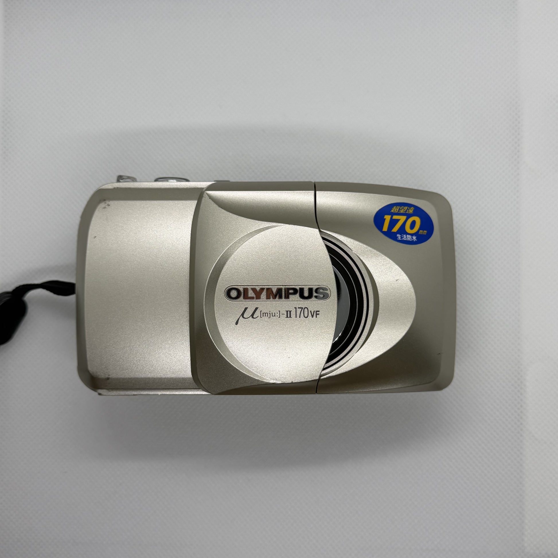 Olympus mju II Zoom 170, front clamshell closed