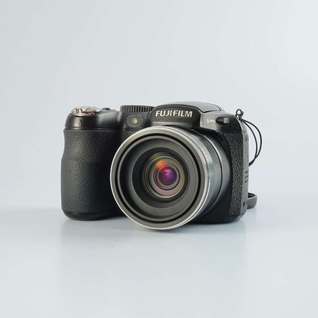 Fujifilm FinePix S2500HD - Filem.sg