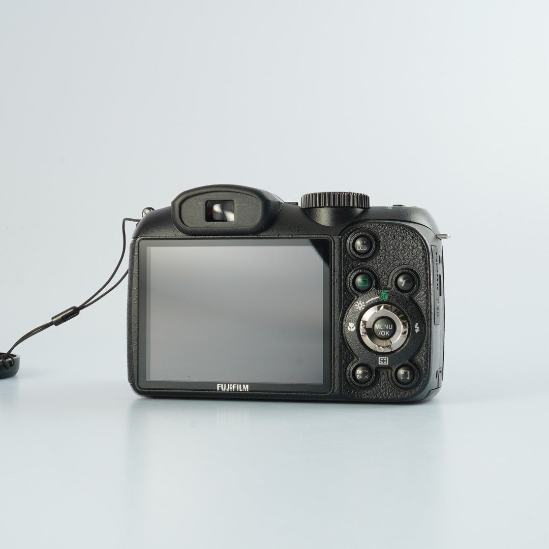 Fujifilm FinePix S2500HD - Filem.sg