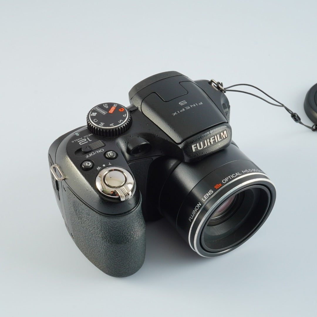 Fujifilm FinePix S2500HD - Filem.sg