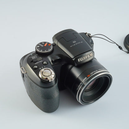 Fujifilm FinePix S2500HD - Filem.sg
