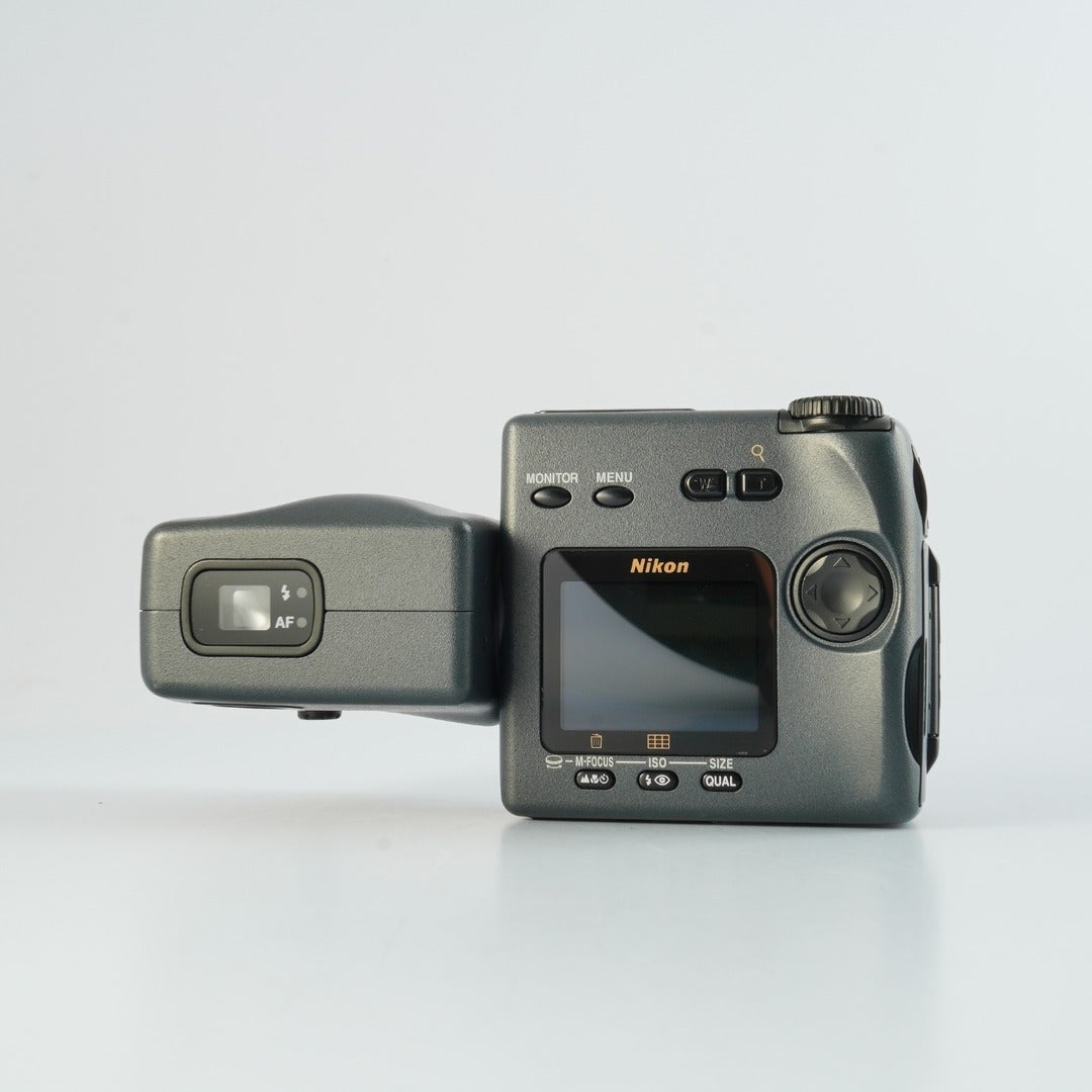 Nikon Coolpix 990 - Filem.sg
