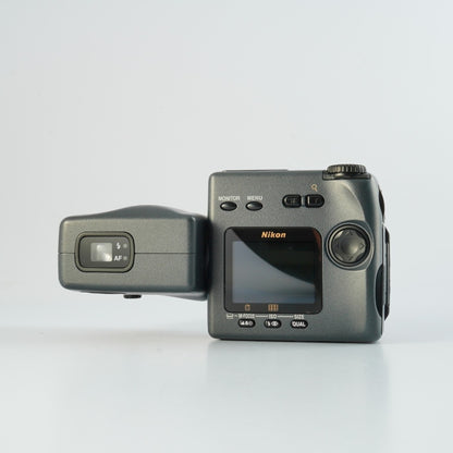 Nikon Coolpix 990 - Filem.sg