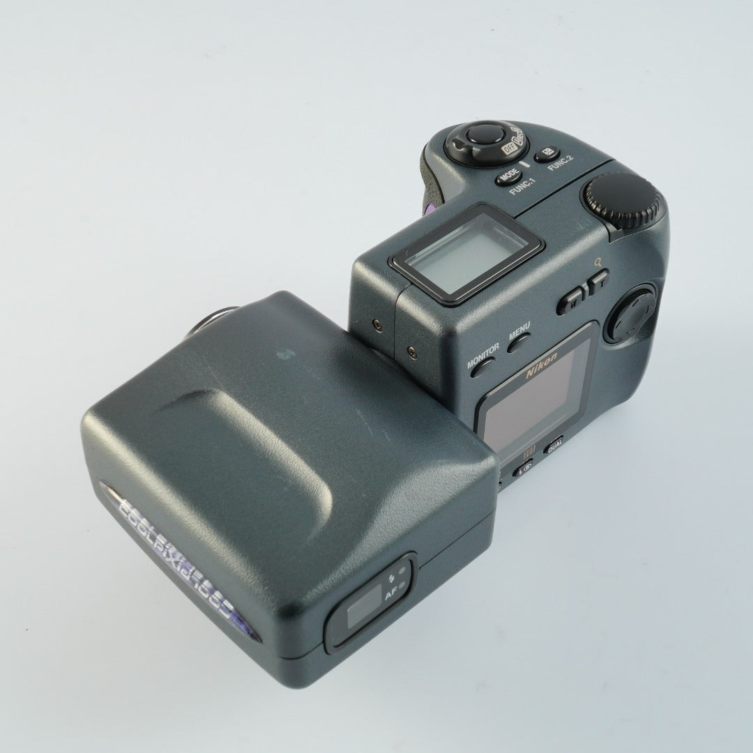 Nikon Coolpix 990 - Filem.sg