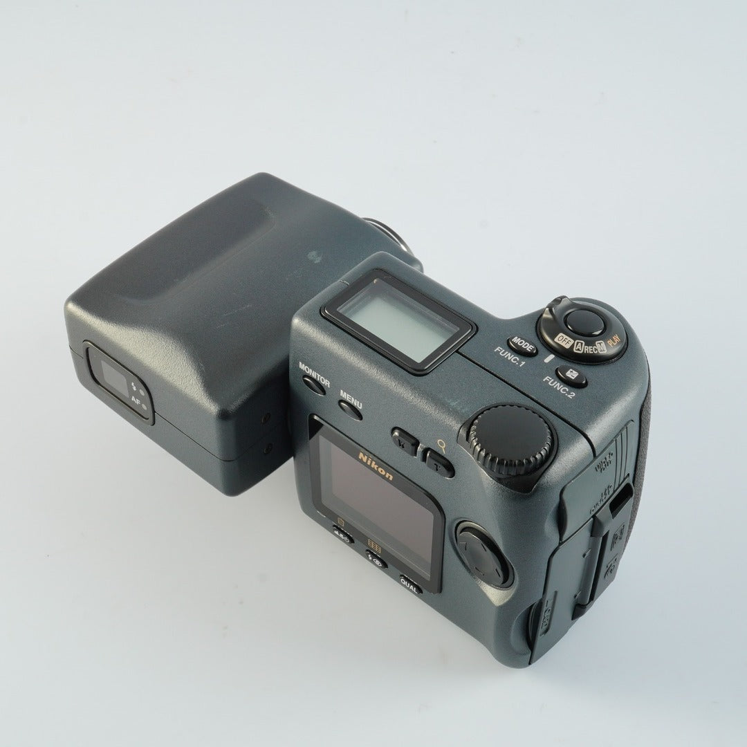 Nikon Coolpix 990 - Filem.sg