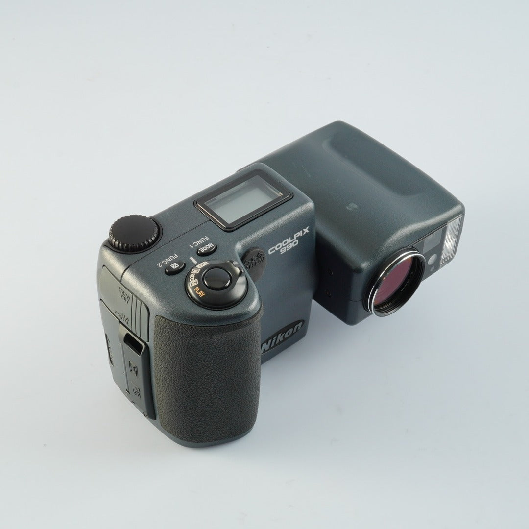 Nikon Coolpix 990 - Filem.sg
