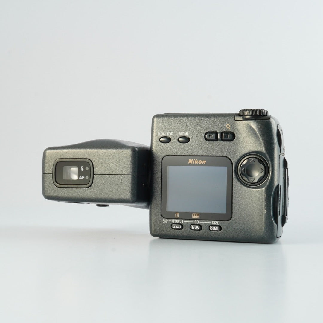Nikon Coolpix 990 - Filem.sg