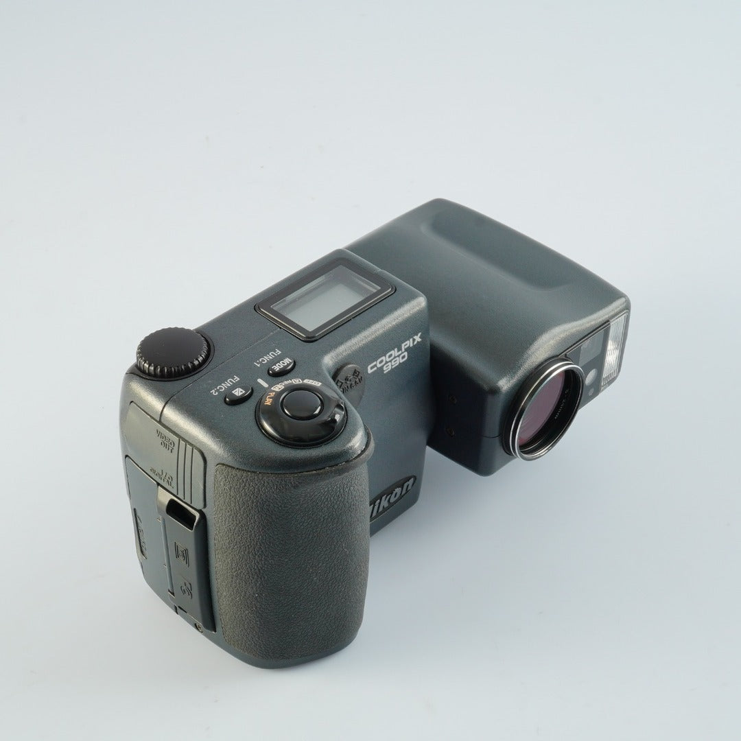 Nikon Coolpix 990 - Filem.sg