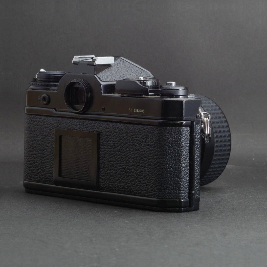 Nikon FE with Zoom-NIKKOR 35-70mm f/3.3-4.5 (Black) - Filem.sg