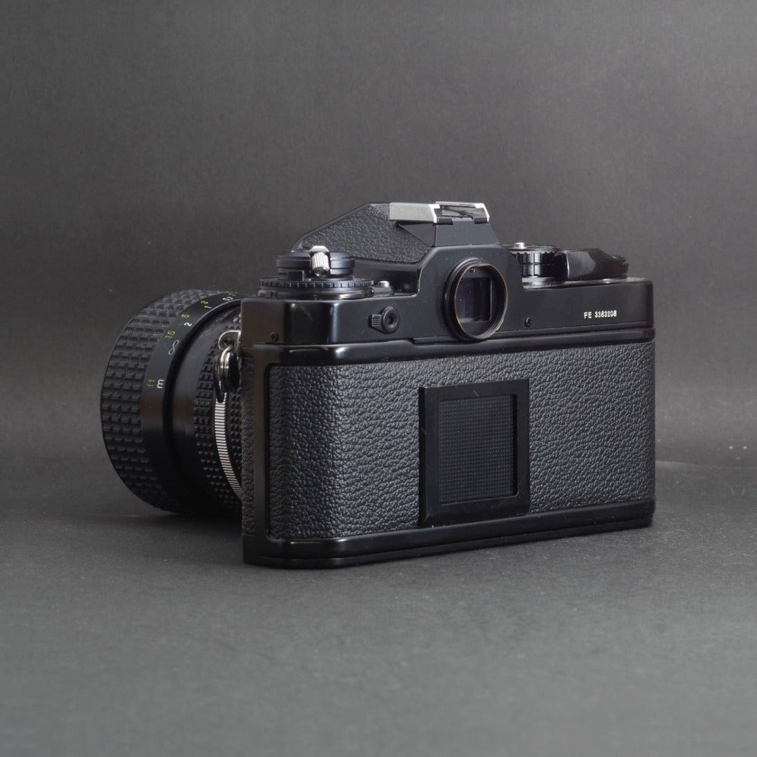 Nikon FE with Zoom-NIKKOR 35-70mm f/3.3-4.5 (Black) - Filem.sg