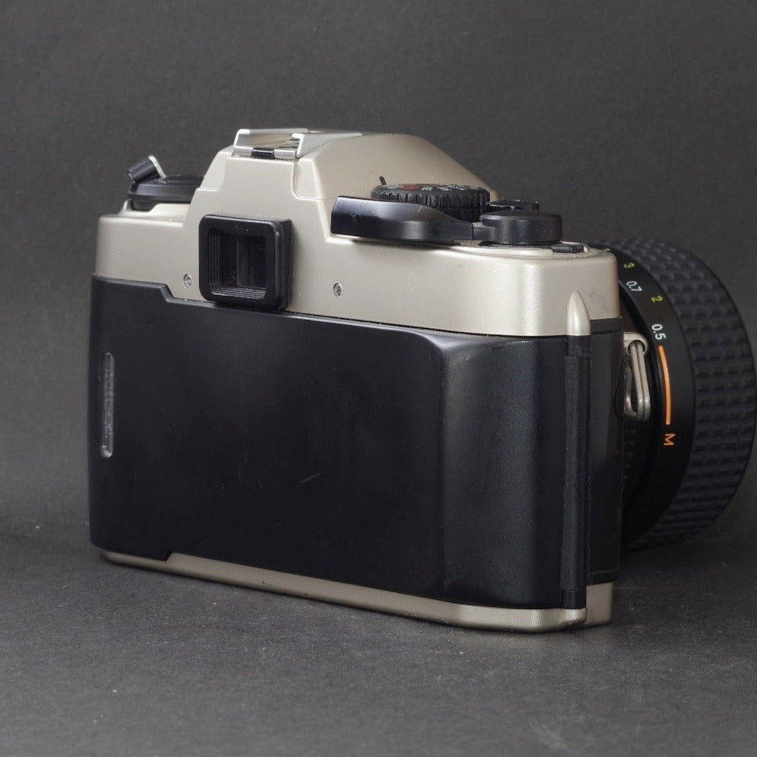Nikon FM10 with Zoom-NIKKOR 35-70mm f/3.3-4.5 - Filem.sg