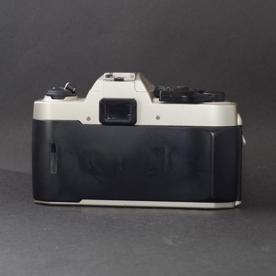 Nikon FM10 with Zoom-NIKKOR 35-70mm f/3.3-4.5 - Filem.sg