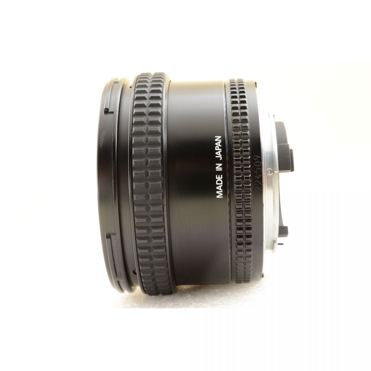Nikon Ai Nikkor 85mm f/2 - Filem.sg
