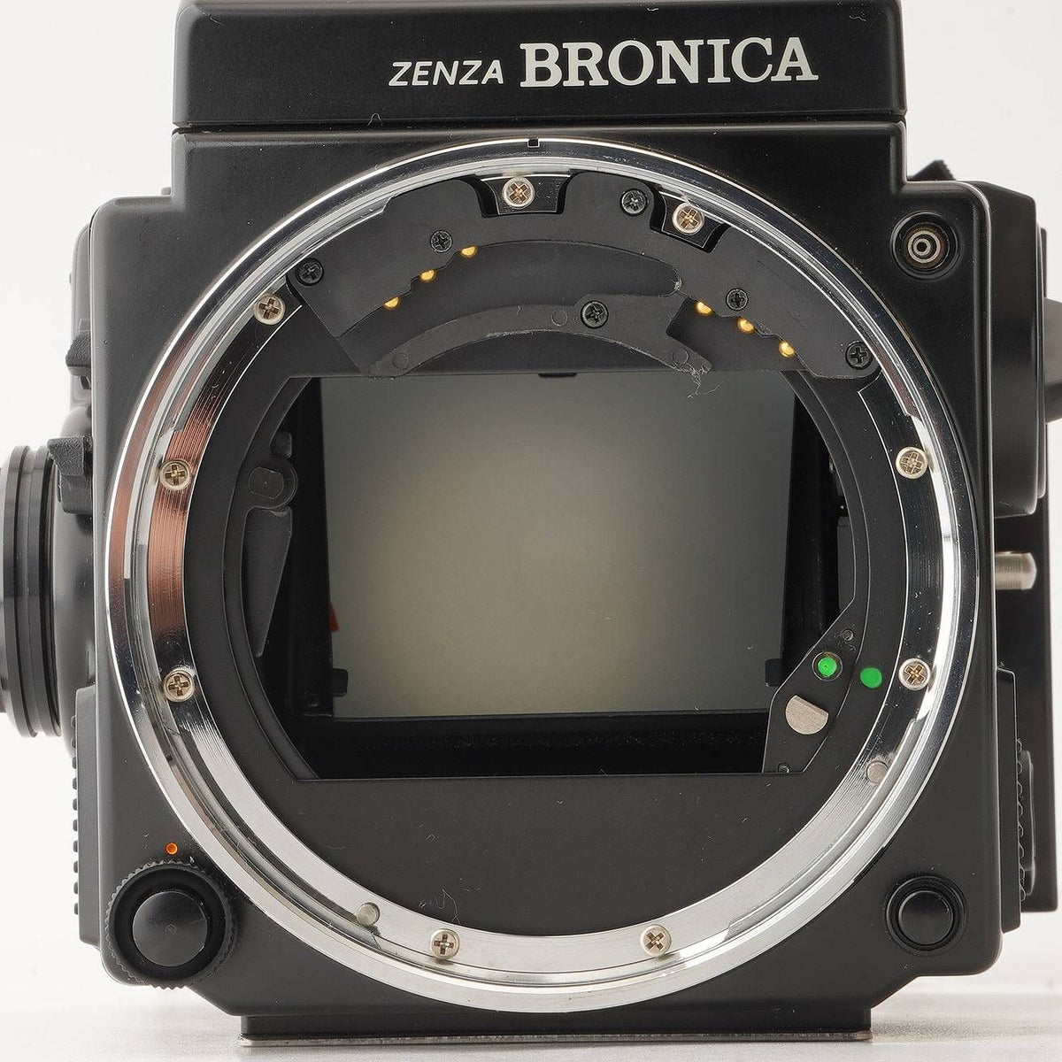 Bronica ETR Si with Zenzanon MC 50mm f/2.8 - Filem.sg