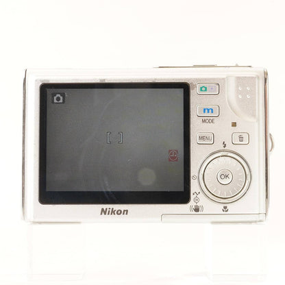 Nikon Coolpix S8 (Silver) - Filem.sg
