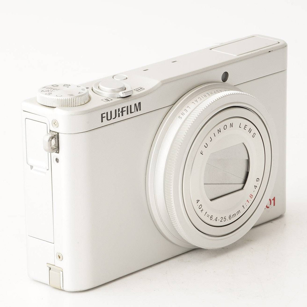 Fujifilm XQ1 (Silver) - Filem.sg