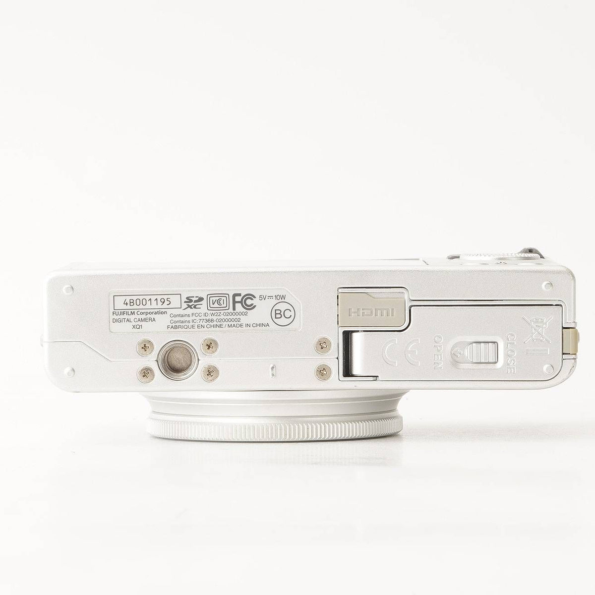Fujifilm XQ1 (Silver) - Filem.sg