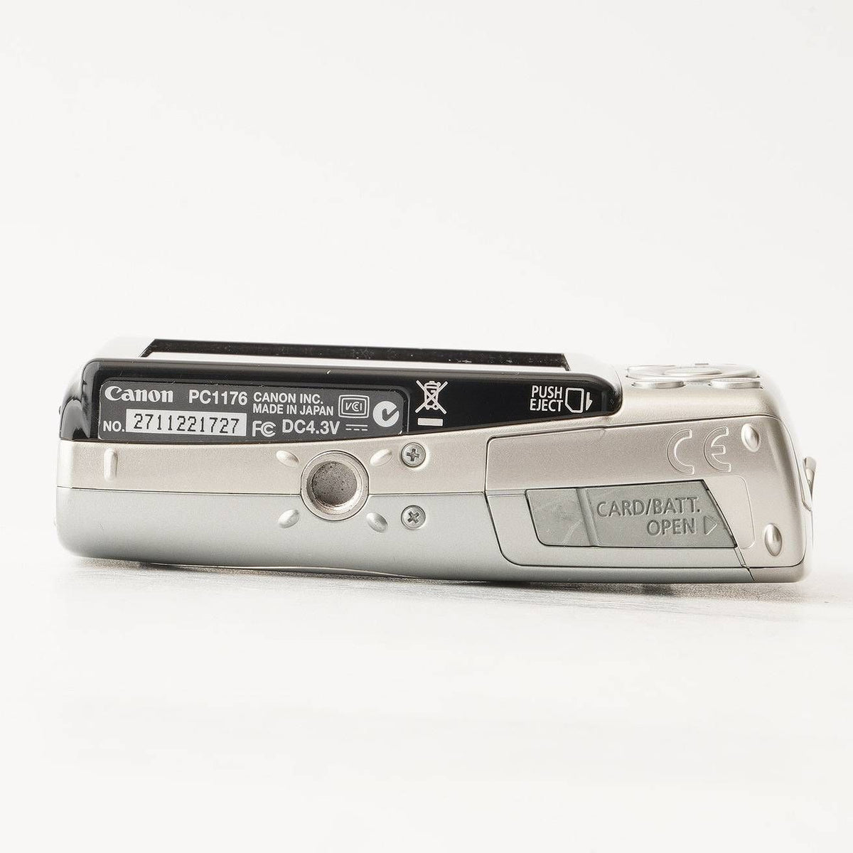 Canon IXY Digital 800 IS (Silver) - Filem.sg
