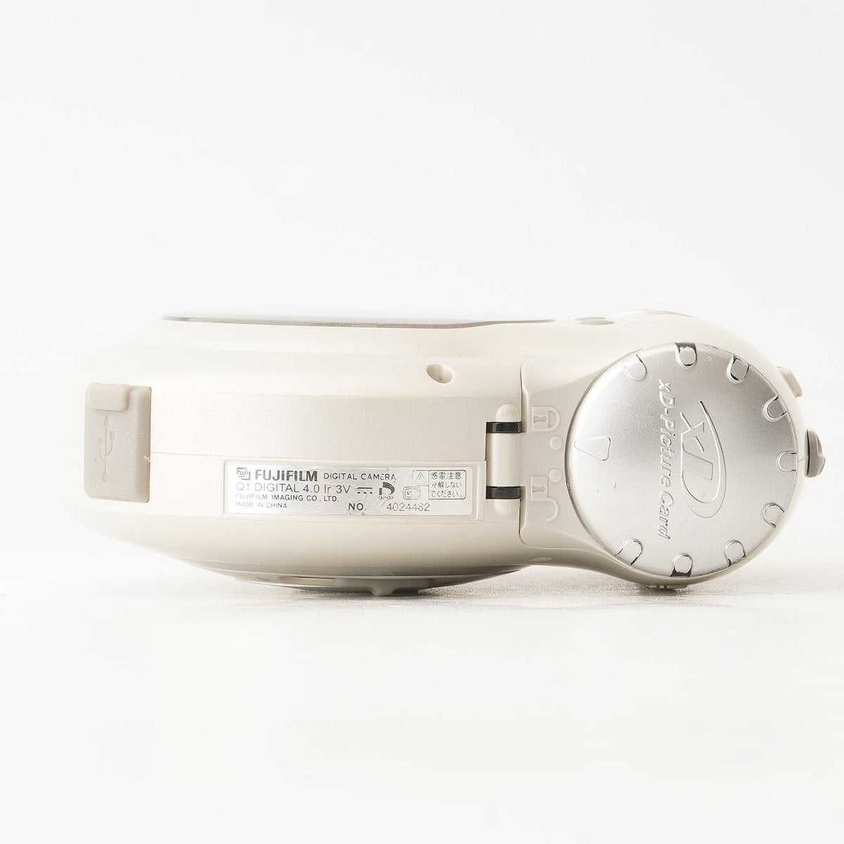 Fujifilm Q1 Digital (White) - Filem.sg