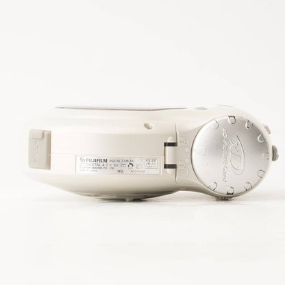 Fujifilm Q1 Digital (White) - Filem.sg