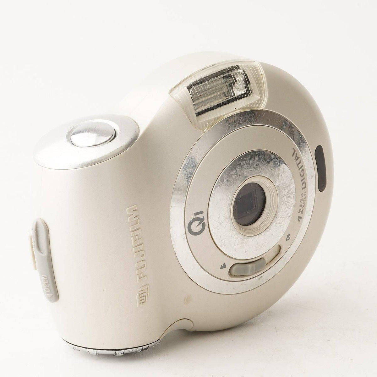 Fujifilm Q1 Digital (White) - Filem.sg