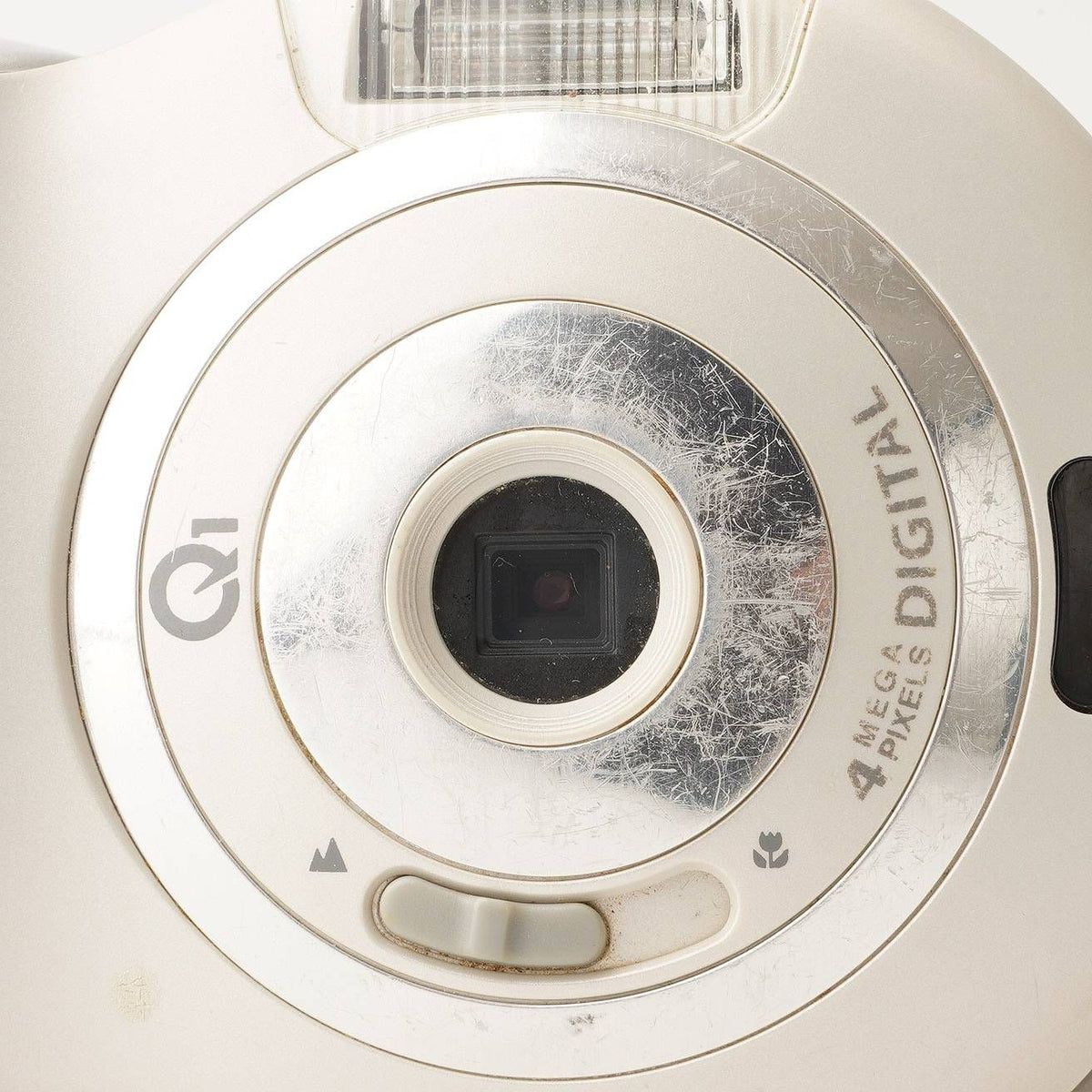 Fujifilm Q1 Digital (White) - Filem.sg