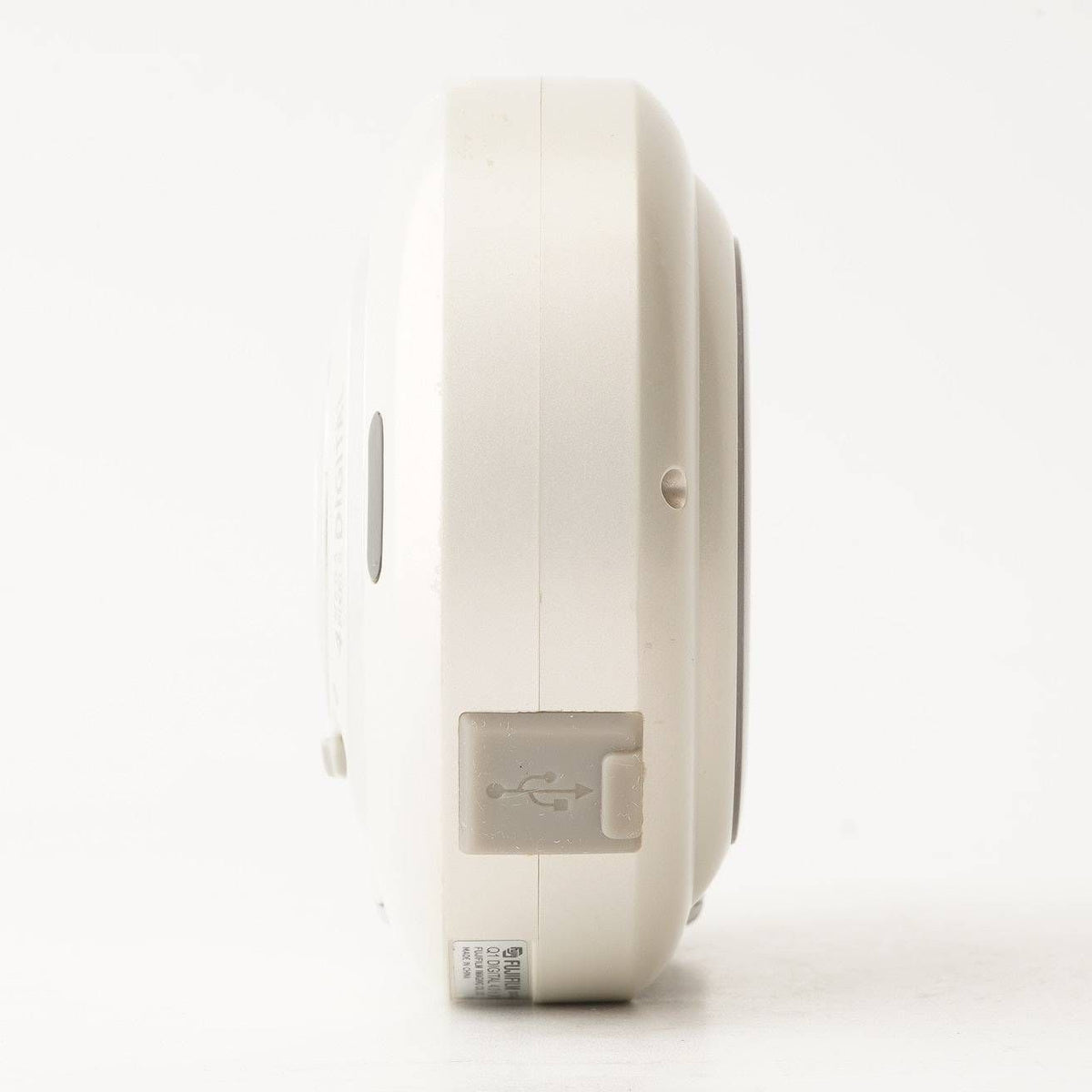 Fujifilm Q1 Digital (White) - Filem.sg