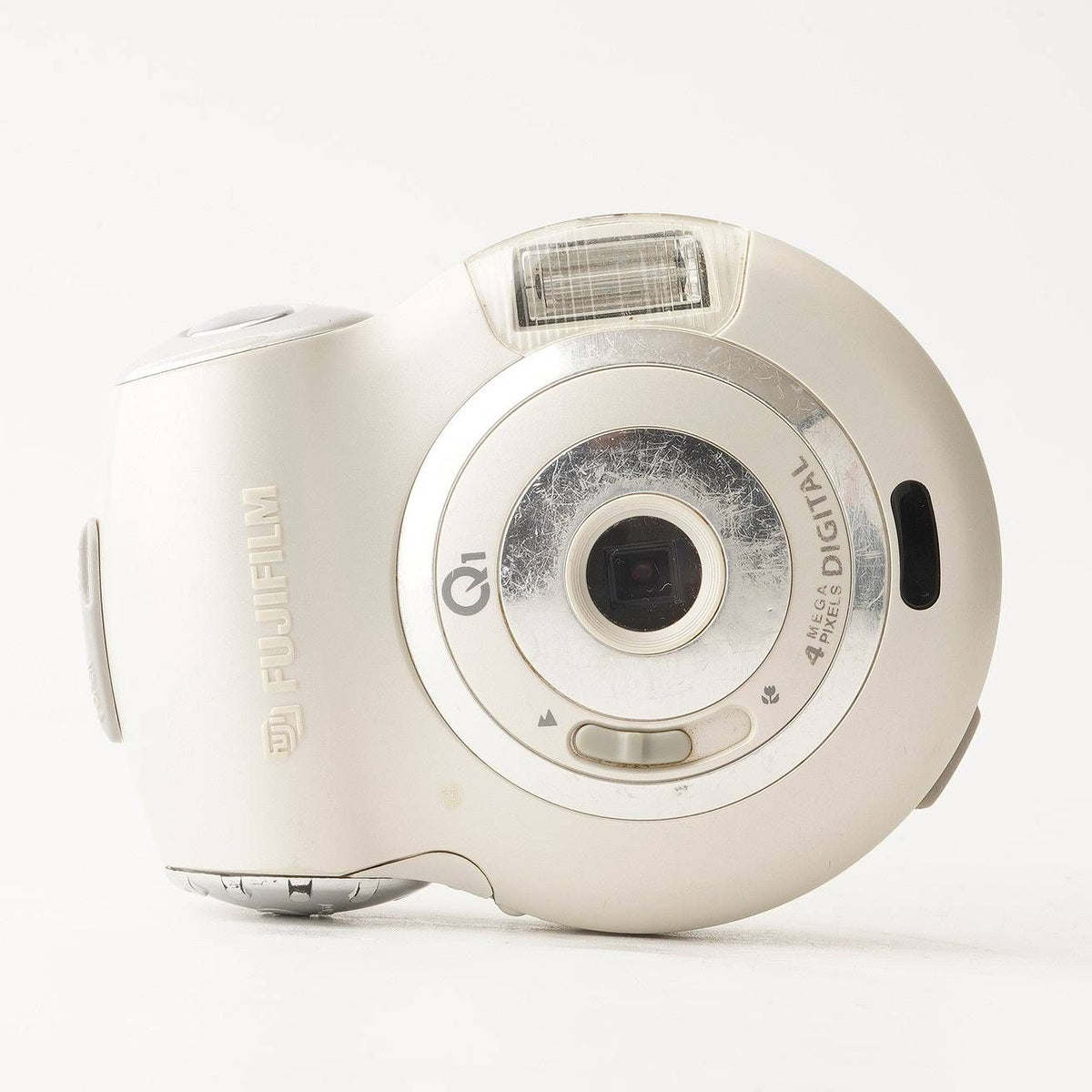 Fujifilm Q1 Digital (White) - Filem.sg