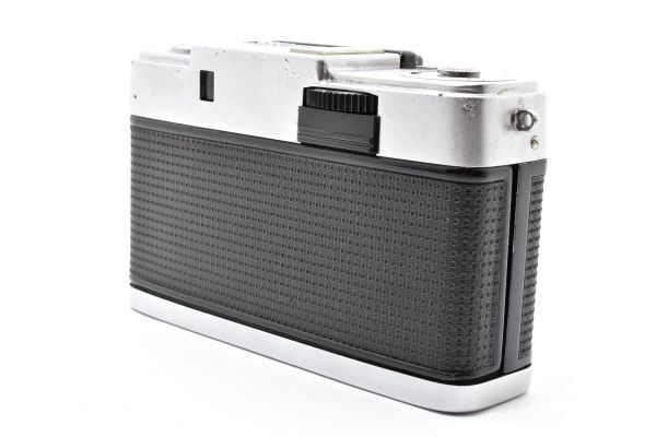 Olympus PEN D with F.Zuiko 32mm f/1.9
