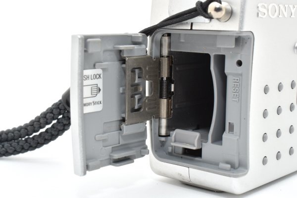 Sony Cyber-shot DSC-P5