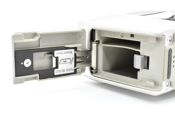 Sony Cyber-shot DSC-P8