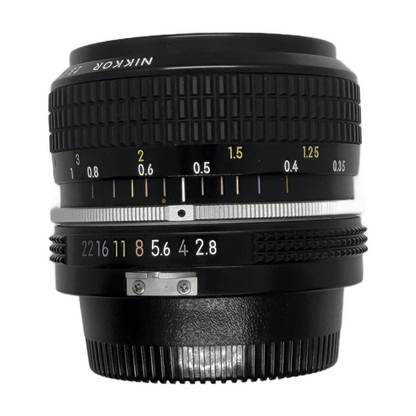 Nikon Nikkor 28mm f/2.8, side