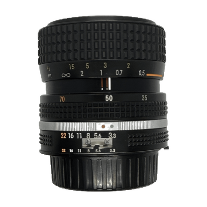 Nikon Zoom-Nikkor 35-70mm f/3.3-4.5, side